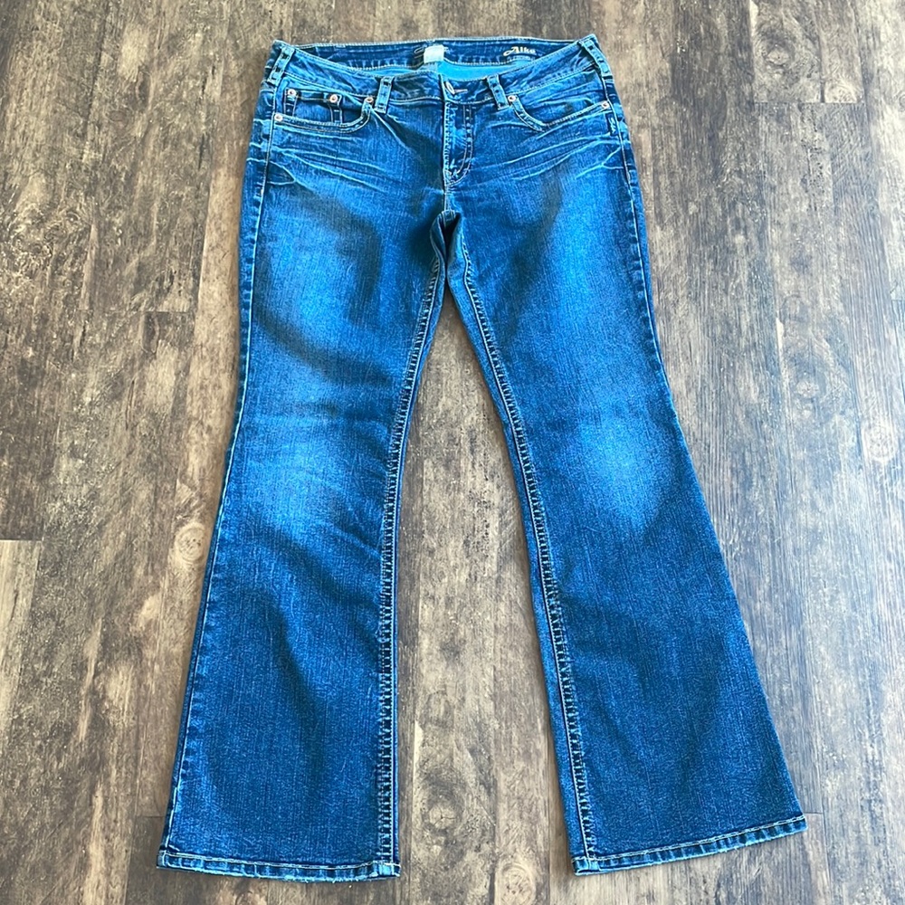 Silver Jeans Women's Boot Cut Jeans in Dark Blue Wash